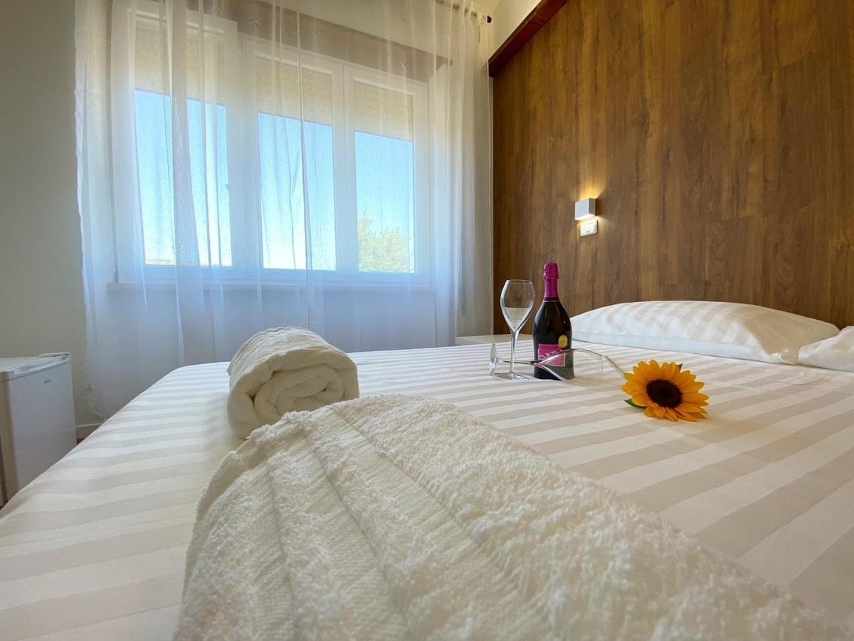Borghetto Hotel Santa Marinella Exteriör bild